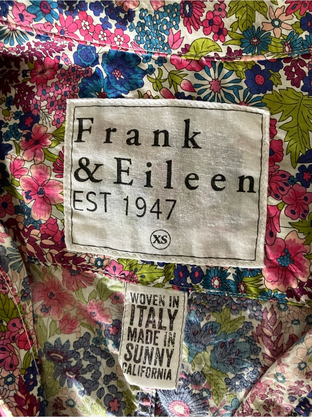 Frank & Eileen Floral Barry Button Down Blouse - Size XS - Picture 4 of 7
